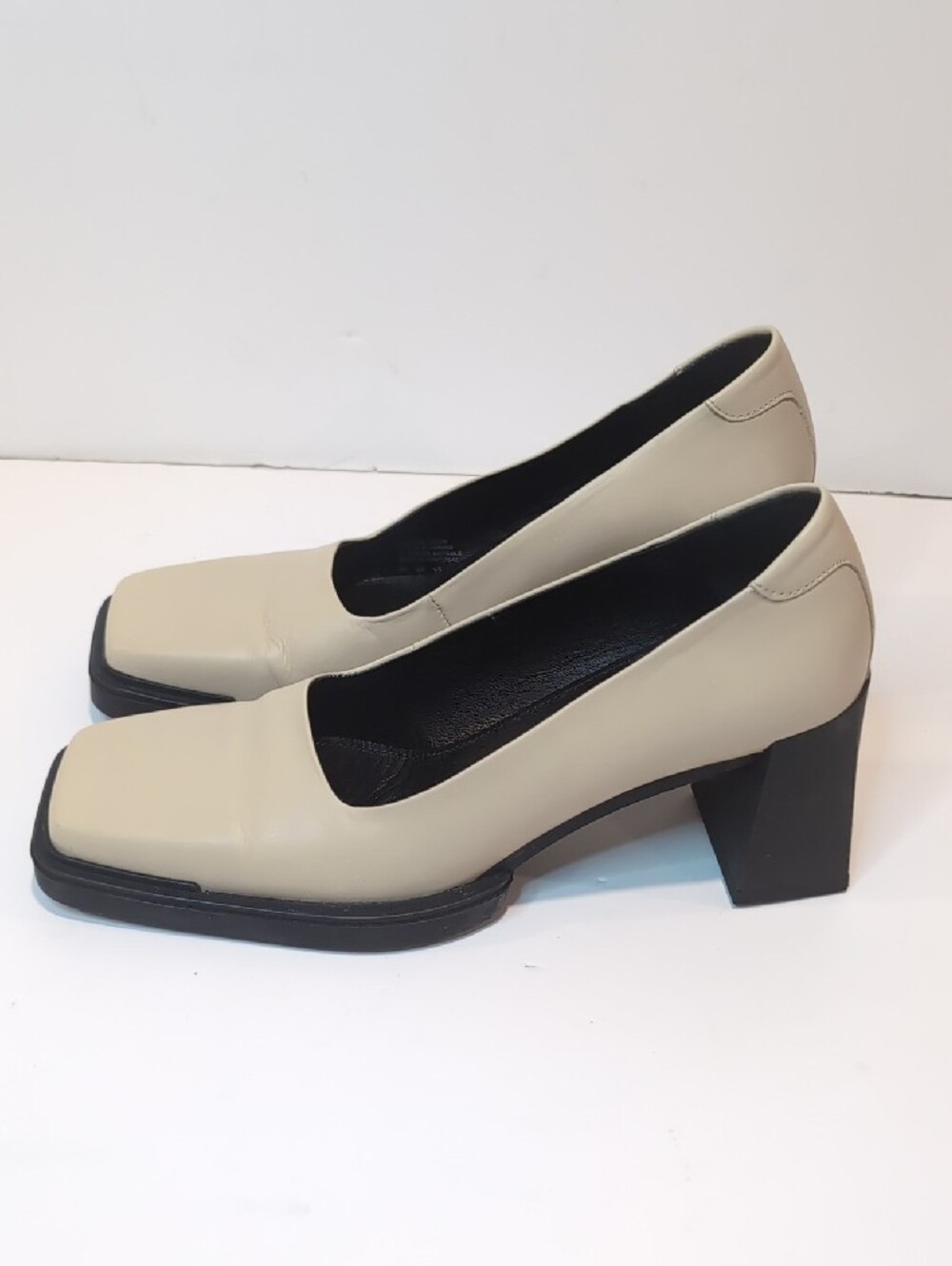 Vagabond Square-Toe Block Heel Pumps in Cream Edwina Size 8 - Picture 4 of 14